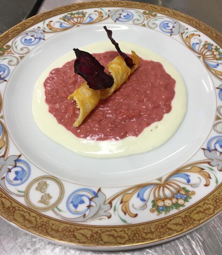 Risotto rosso di San Valentino con vellutata al gorgonzola e Franciacorta